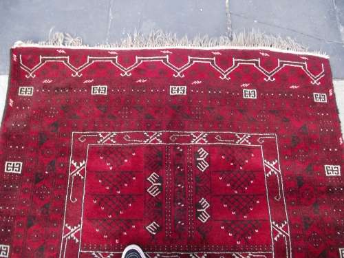 HAND WOVEN PERSIAN CARPET