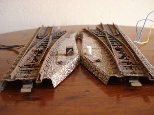 MARKLIN HO SCALE LEFT AND RIGHT TURNOUTS