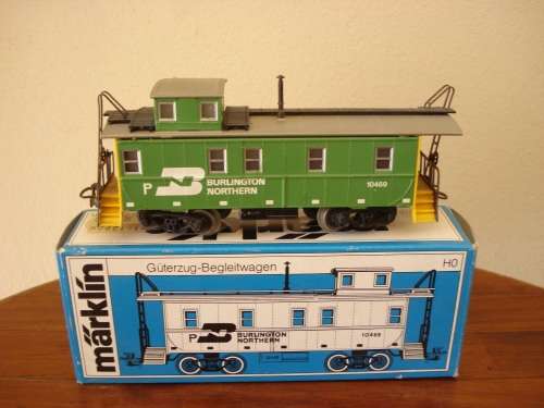 MARKLIN HO GAUGE CABOOSE CAR-BURLINGTON NORTHERN -- 4775