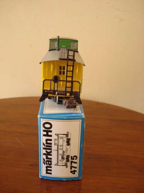 MARKLIN HO GAUGE CABOOSE CAR-BURLINGTON NORTHERN -- 4775