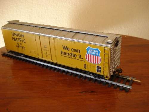 HO SCALE UNION PACIFIC PLUG DOOR BOXCAR