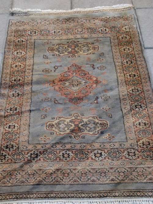 HAND WOVEN PERSIAN CARPET