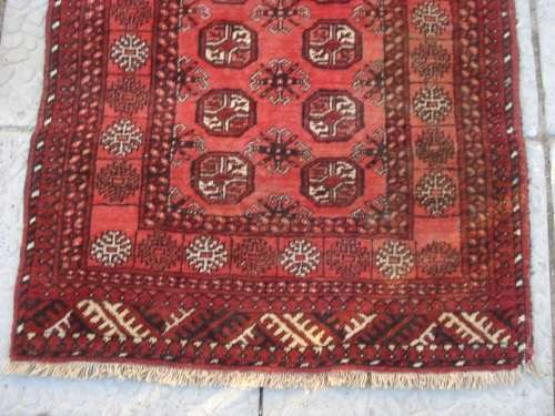 HAND WOVEN PERSIAN CARPET