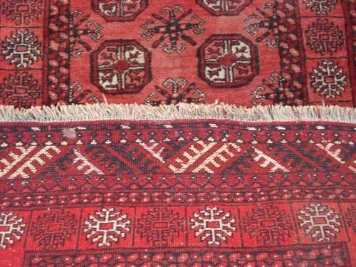 HAND WOVEN PERSIAN CARPET