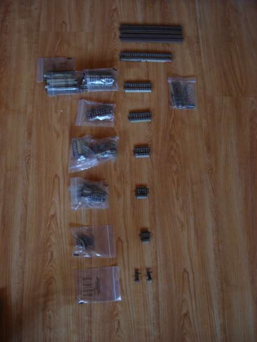 406 VARIOUS PIECES OF MARKLIN M TRACK STRAIGHT AND CURVED WITH CROSSOVERS AND TURNOUTS