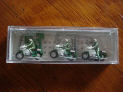 PREISER HO SCALE POLICE ON MOTOR BIKE --- 10489