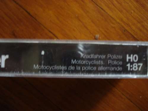 PREISER HO SCALE POLICE ON MOTOR BIKE --- 10489