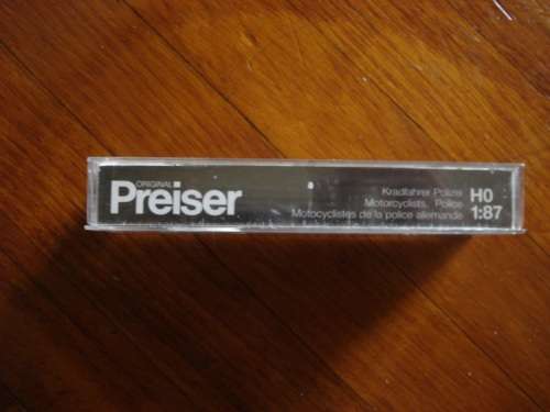 PREISER HO SCALE POLICE ON MOTOR BIKE --- 10489