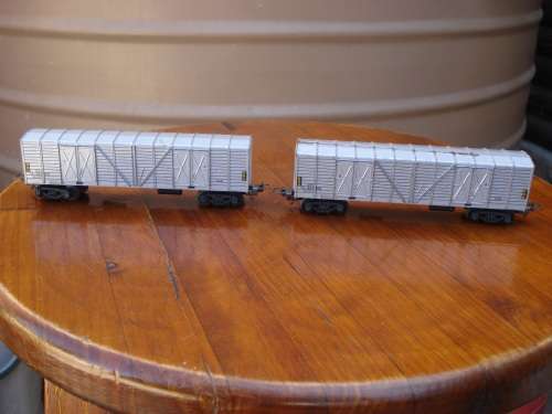 2 X LIMA HO SCALE SAR OZ BOX CARS