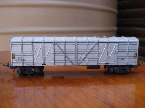 2 X LIMA HO SCALE SAR OZ BOX CARS