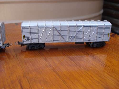 2 X LIMA HO SCALE SAR OZ BOX CARS