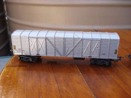 2 X LIMA HO SCALE SAR OZ BOX CARS