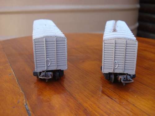 2 X LIMA HO SCALE SAR OZ BOX CARS