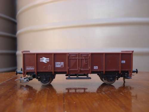 LIMA OPEN TOP RAIL WAGON