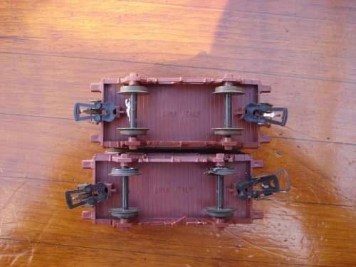 2 X LIMA HO SCALE EXPLOSIVE WAGONS