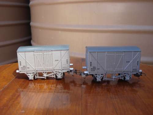 2 x LIMA  HO SCALE SAR WAGONS