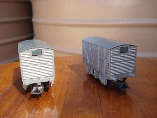 2 x LIMA  HO SCALE SAR WAGONS