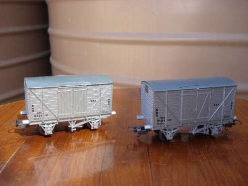 2 x LIMA  HO SCALE SAR WAGONS