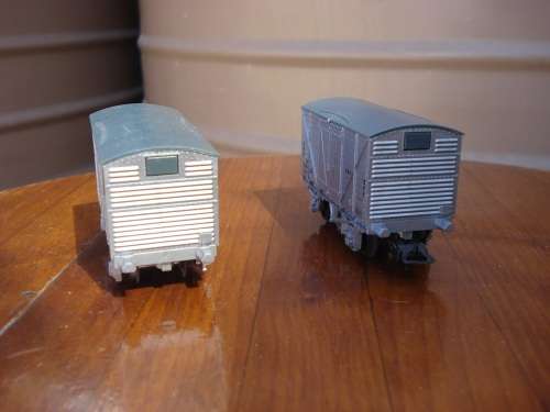 2 x LIMA  HO SCALE SAR WAGONS