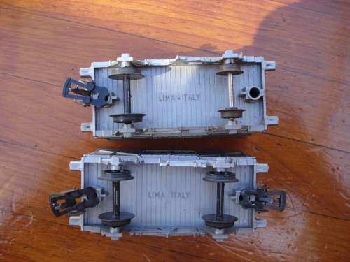 2 x LIMA  HO SCALE SAR WAGONS