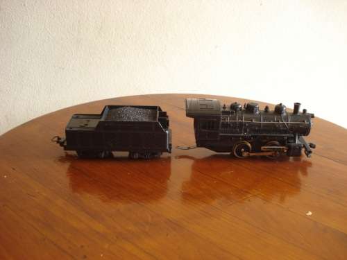LIMA HO SCALE LOCOMOTIVE AND TENDER