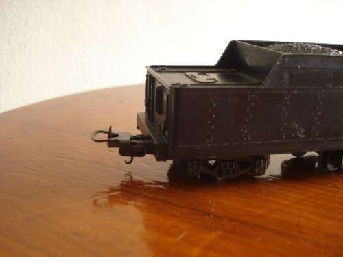 LIMA HO SCALE LOCOMOTIVE AND TENDER