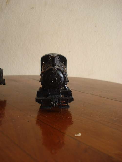 LIMA HO SCALE LOCOMOTIVE AND TENDER