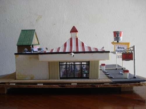 HO SCALE KFC DIORAMA