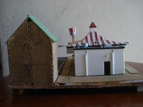 HO SCALE KFC DIORAMA