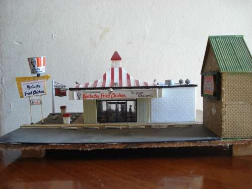 HO SCALE KFC DIORAMA