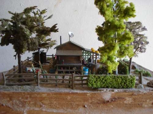 HO SCALE COUNTRY SCENE DIORAMA
