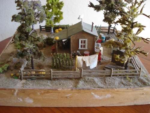 HO SCALE COUNTRY SCENE DIORAMA