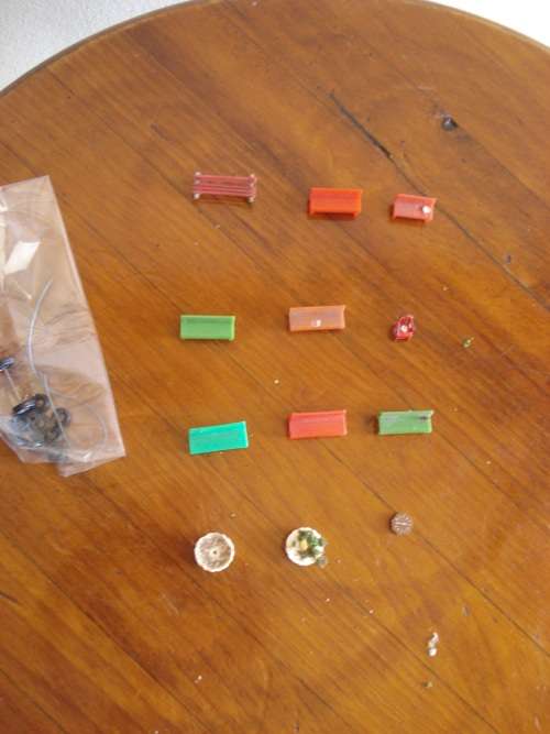 HO SCALE BENCHES AND VEHILE TYRES