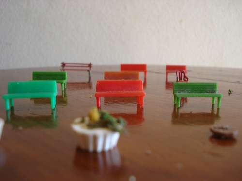 HO SCALE BENCHES AND VEHILE TYRES