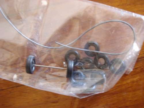 HO SCALE BENCHES AND VEHILE TYRES