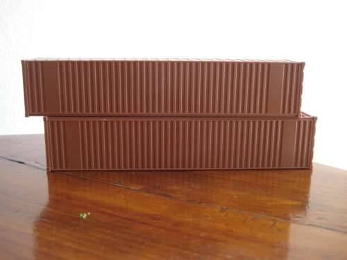 2 X HO SCALE SHIPPING CONTAINERS