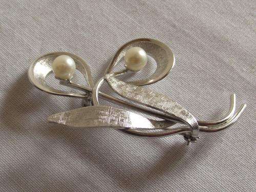 BEAUTIFUL VAN DELL STERLING SILVER AND PEARL BROOCH