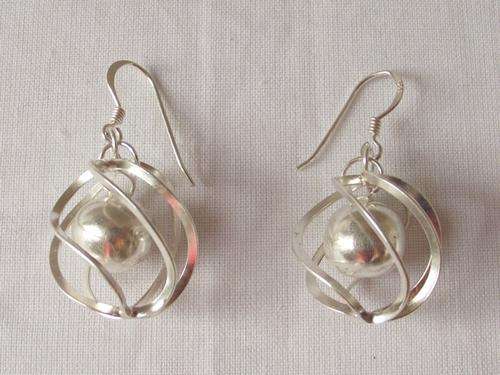 LOVELY STERLING SILVER BALL SHAPED EARRINGS