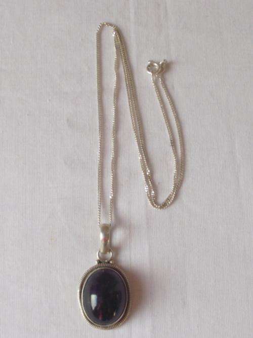 BEAUTIFUL DAINTY STERLING SILVER CHAIN WITH A ROUND AMETHYST PENDANT SET IN SILVER