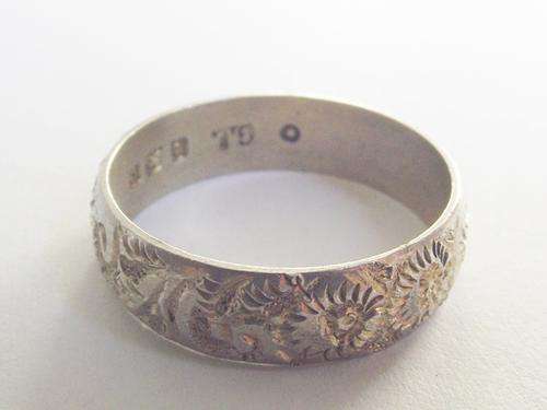 GORGEOUS BIRMINGHAM SILVER RING WITH BEAUTIFULLY DETAILED PATTERN