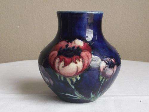 CHARMING LITTLE MOORCROFT VASE
