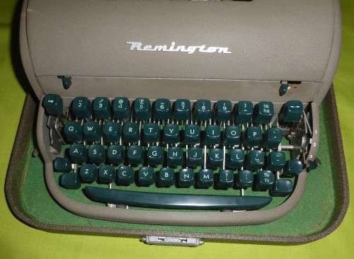 1950's REMINGTON!!! Typewriter in Case