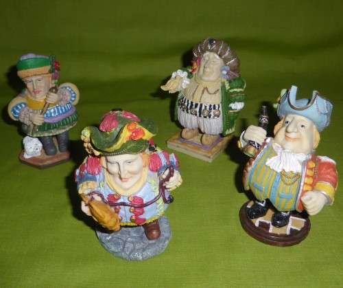 ONE BID FOR ALL!!! Four Colourful and Detailed Figures (Vintage Chalkware?)