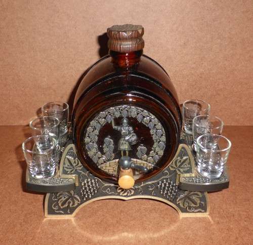 AMBER GLASS!!! Barrel Decanter with Tap and 6 Shot Glasses on Stand