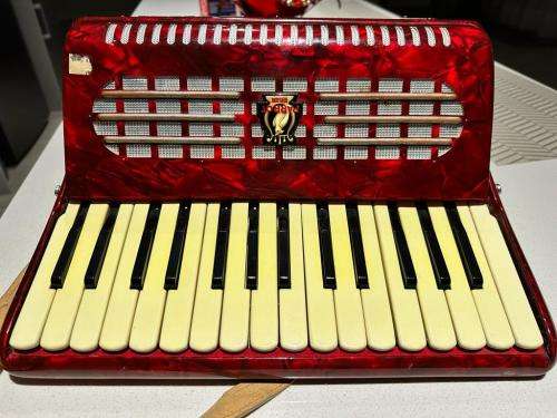 Vintage PARROT Piano Base Accordion (Pearl Red `Marble` Casework) in a Brown Carry Case