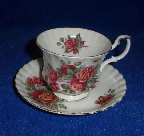 ROYAL ALBERT "Centennial Rose" 7x Duo's (Teacup & Saucer)