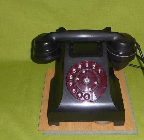 SIEMENS BROTHERS BRITISH (PTY) LTD, JOHANNESBURG Old Bakelite Telephone (Base / Cover is Missing)