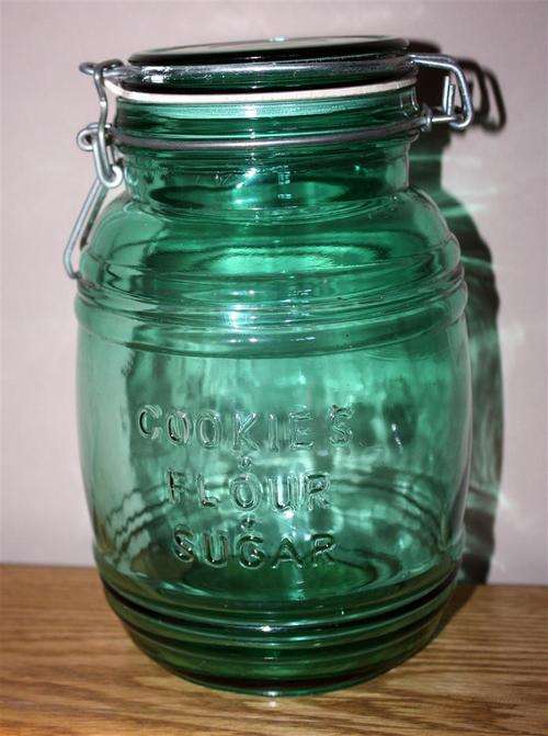 1 1/2 Quarts Cracker Barrel Style Green Glass Storage Jar with Seal