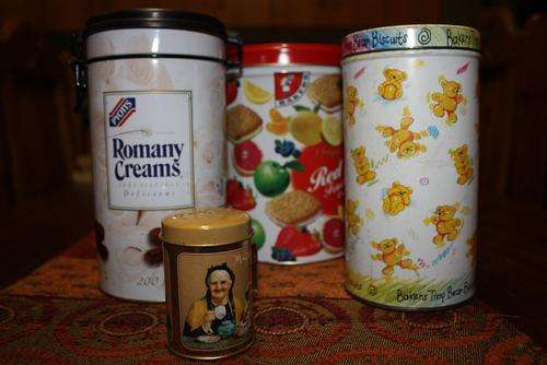 3 TINS PLUS MAZAWATTEE PEPPER SHAKER : R18,00