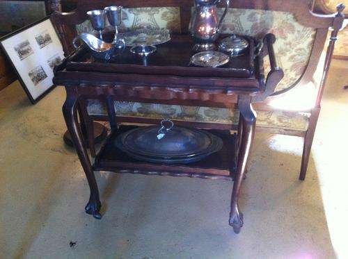 Ball & Claw Trolley on wheels with detachable tray